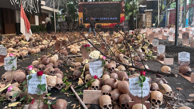 Melihat Instalasi Ribuan Tengkorak dan Kuburan Korban Pelanggaran HAM di Peringatan 26 Tahun Reformasi
