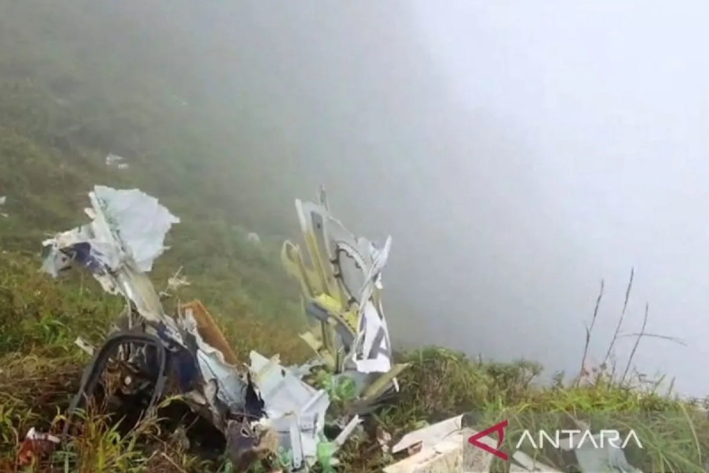 Serpihan Pesawat ATR 42-500 Ditemukan di Puncak Bukit Bulusaraung