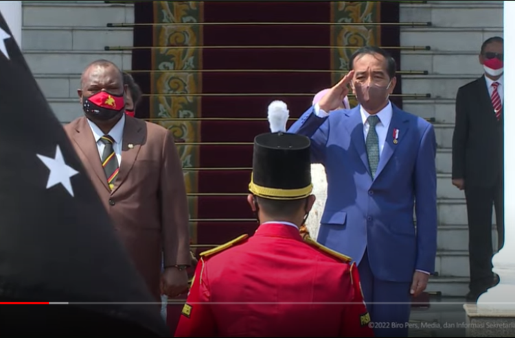 Jokowi Sambut Kedatangan PM Papua Nugini