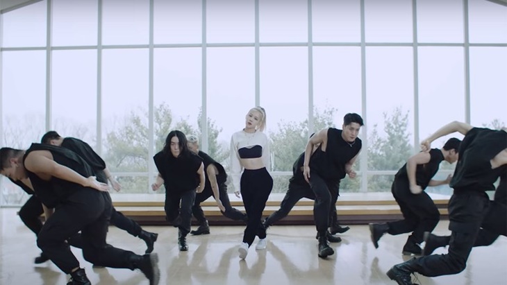 Rose ‘On The Ground’ Rajai Dua Tangga Lagu Billboard