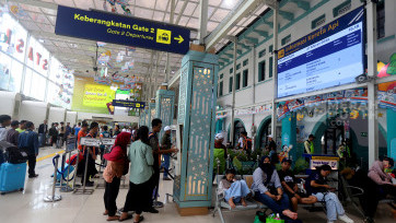 Suasana Arus Mudik Penumpang Kereta Api di Stasiun Pasar Senen H-4 Lebaran