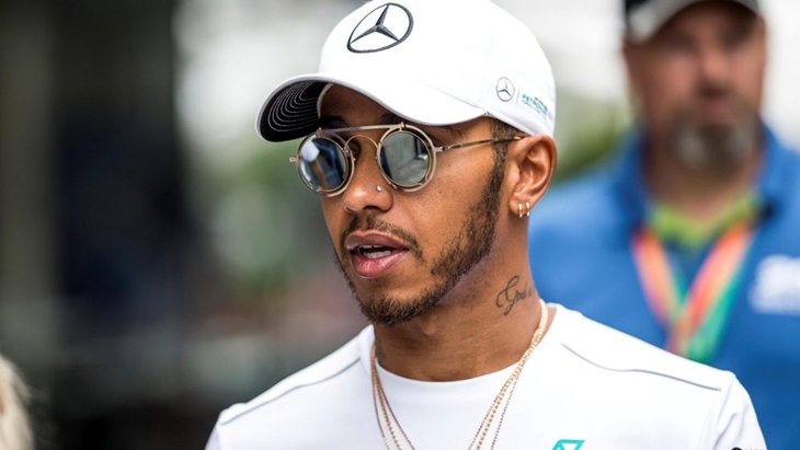 Lewis Hamilton Miliki Klub NFL Denver Broncos