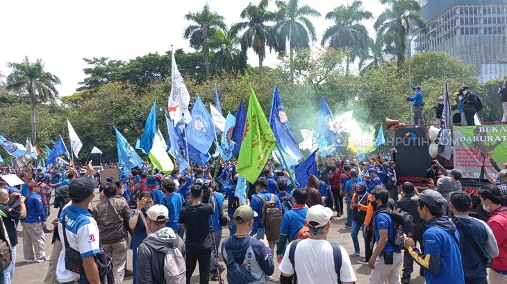 Ribuan Buruh Kembali Turun ke Jalan, Tuntut UMP hingga Pertanyakan UU Cipta Kerja
