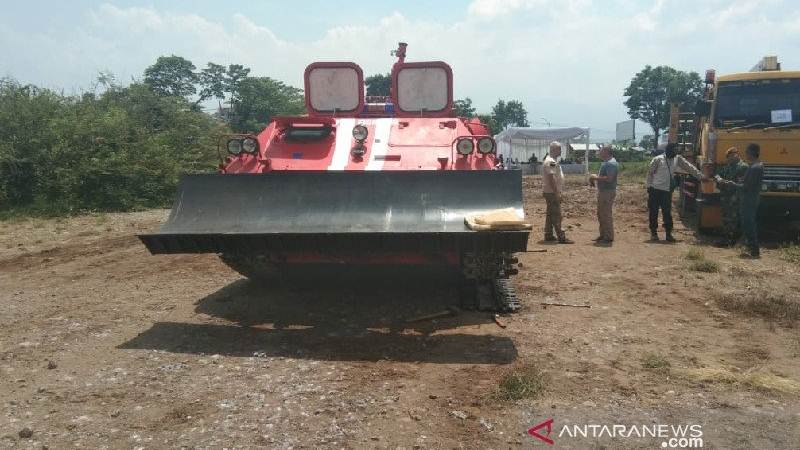 Pindad Bikin Tank Khusus Pemadam Karhutla