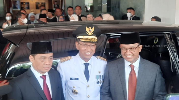 Pj Gubernur DKI Jakarta, Heru Budi Hartono didampingi Anies Baswedan dan Ahmad Riza Patria. (Foto: MP/Asropih)