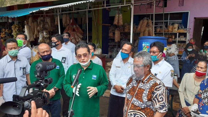 Menteri Perdagangan Agus Suparmanto mengecek pelaksanaan new normal di Pasar Boyolali, Kabupaten Boyolali, Jawa Tengah, Rabu (1/7). (MP/Ismail)