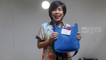 Anggota Dewas KPK Chisca Mirawati Tinjau Lelang Barang Rampasan di Rupbasan KPK