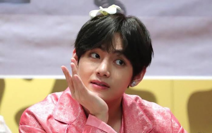 Fashion Item Ala V BTS Kerap Diburu dan Ludes Terjual