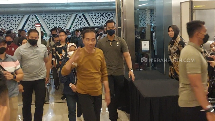 Presiden Jokowi Ajak Ibu Negara Iriana Nonton Konser Deep Purple
