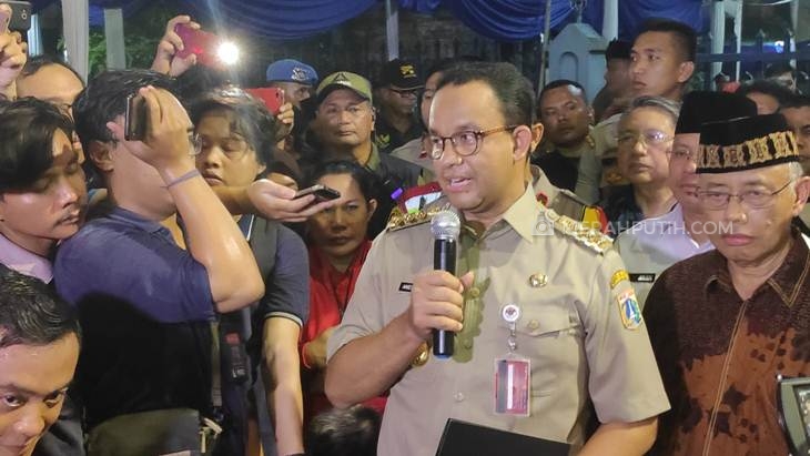 Gubernur DKI Jakarta Anies Baswedan mengunjungi Katedral Jakarta dalam rangkaian silaturahmi dengan warga dalam perayaan Natal 2019. (Foto: MP/Kanugrahan)