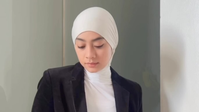 Ayudia Bing Slamet Bagikan Tips Styling Manset Terbaru UNIQLO