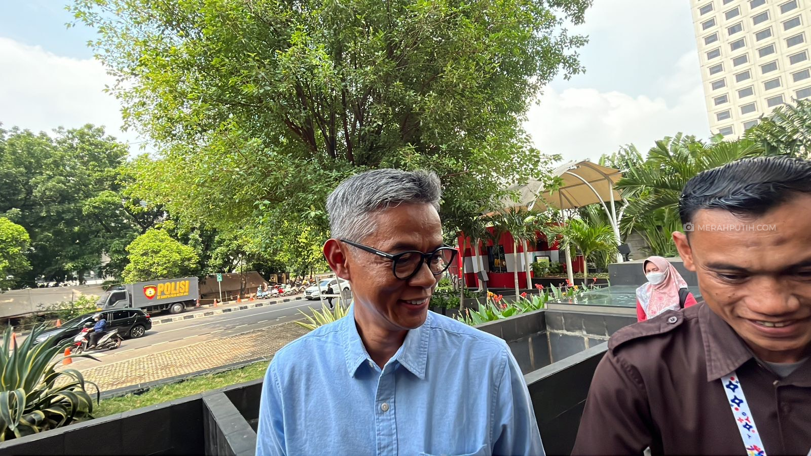 KPK Geledah Rumah Wahyu Setiawan Saksi Kunci Kasus Harun Masiku