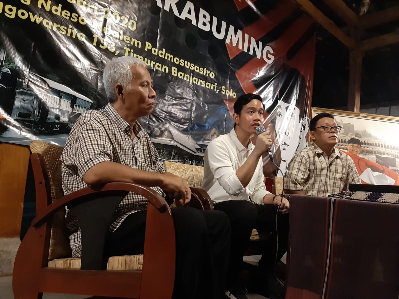 Bakal cawali di Pilwakot Solo, Gibran Rakabuming Raka menghadiri acara sarasehan di Ndalem Padmosusastran Solo, Jawa Tengah, Kamis (2/1). (MP/Ismail)