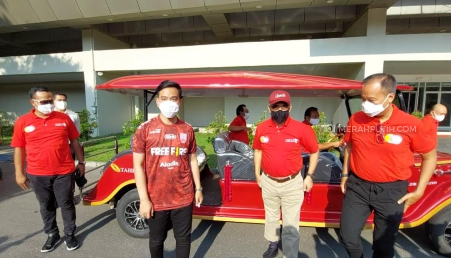 Gibran Pamer Mobil Listrik Klasik Wisata, Menperin: Mobilnya 'Smooth'
