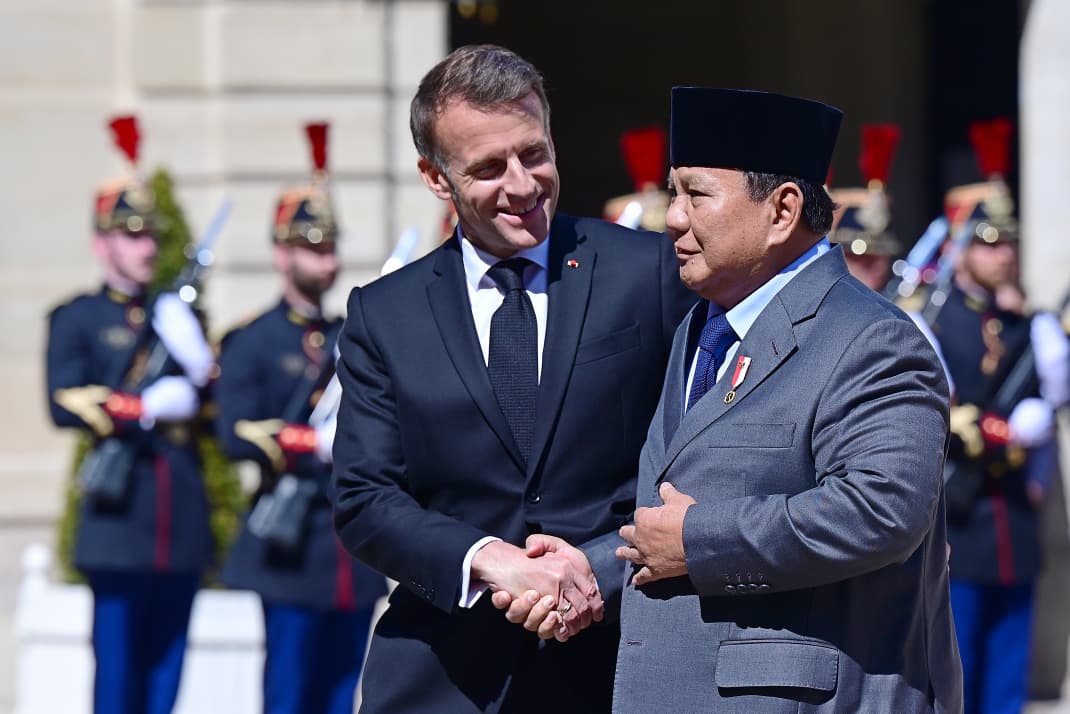 Momen Akrab Pertemuan Prabowo Subianto dan Emmanuel Macron di Istana Élysée