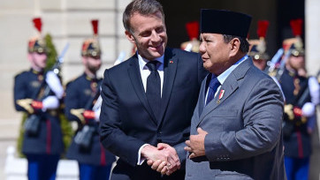 Momen Akrab Pertemuan Prabowo Subianto dan Emmanuel Macron di Istana Élysée