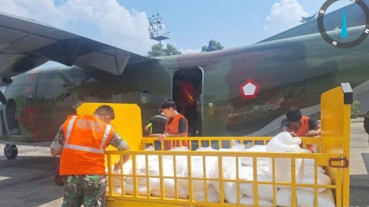 Cegah Terjadinya Hujan Deras Pemicu Banjir, Berton-ton Garam akan Ditabur di Langit Jabodetabek Besok