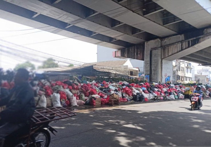 Pemkot Tangerang Selatan Tetapkan Darurat Sampah, Menumpuk di Jalan