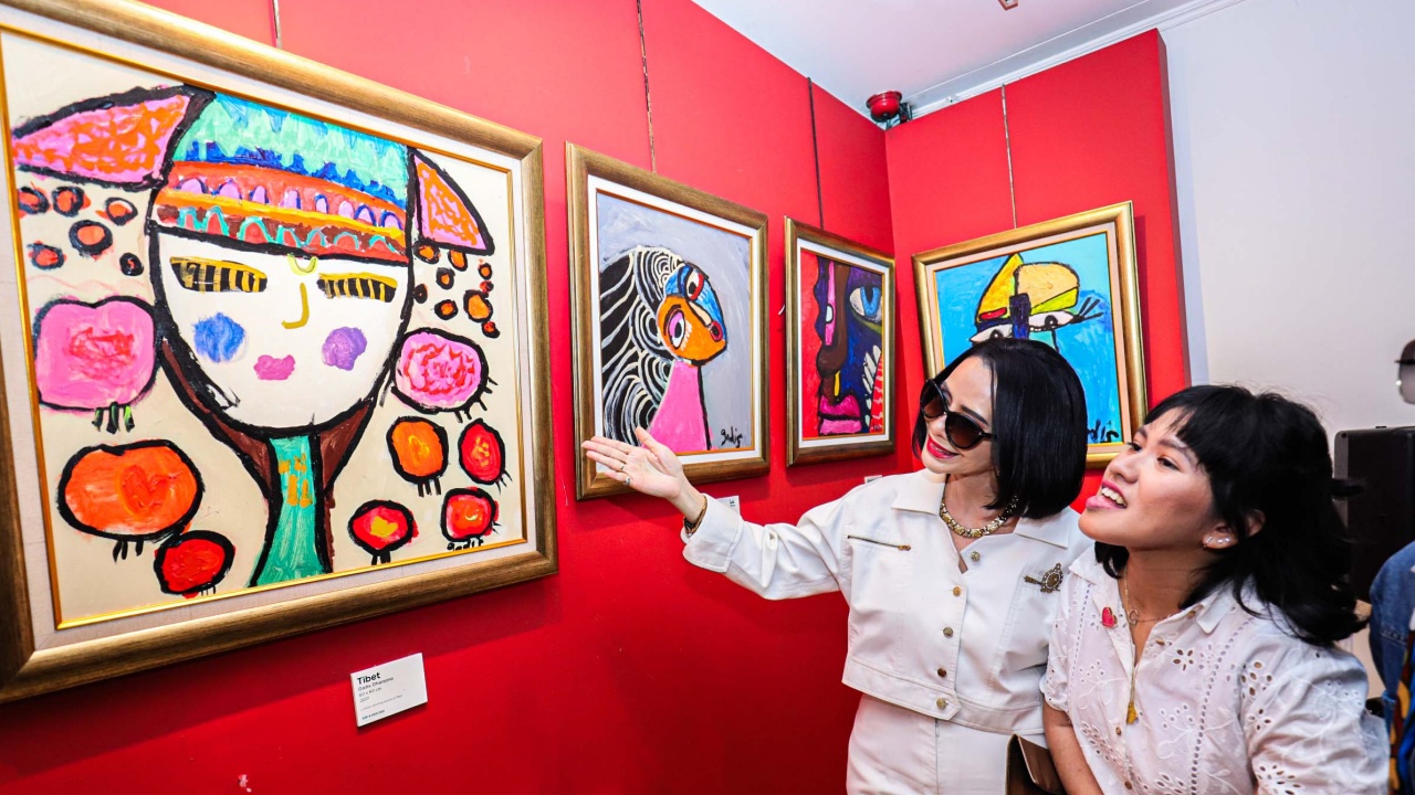 Lukisan, Harapan, dan Kebaikan: Ekspresi Tulus Pelukis Gadis Dharsono di Pameran 'Joy in Color'