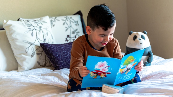 Berbeda, Cara Anak Membaca dari Buku dan Layar