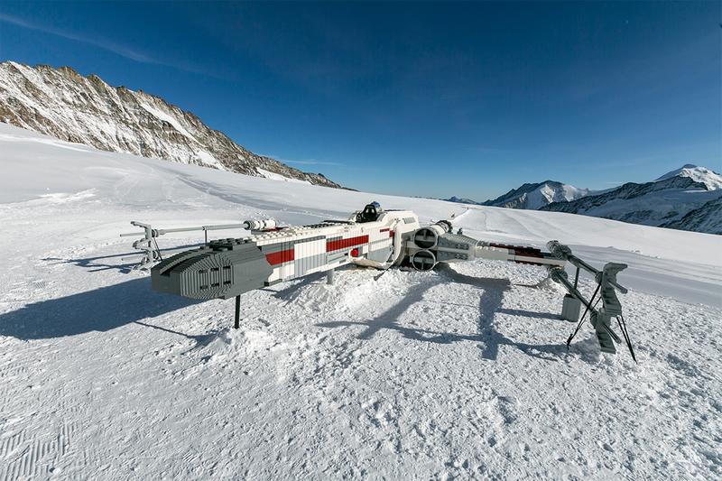 Pesawat X-Wing Star Wars dari LEGO 'Terbang' Sampai Pegunungan Swiss