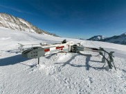 Pesawat X-Wing Star Wars dari LEGO 'Terbang' Sampai Pegunungan Swiss