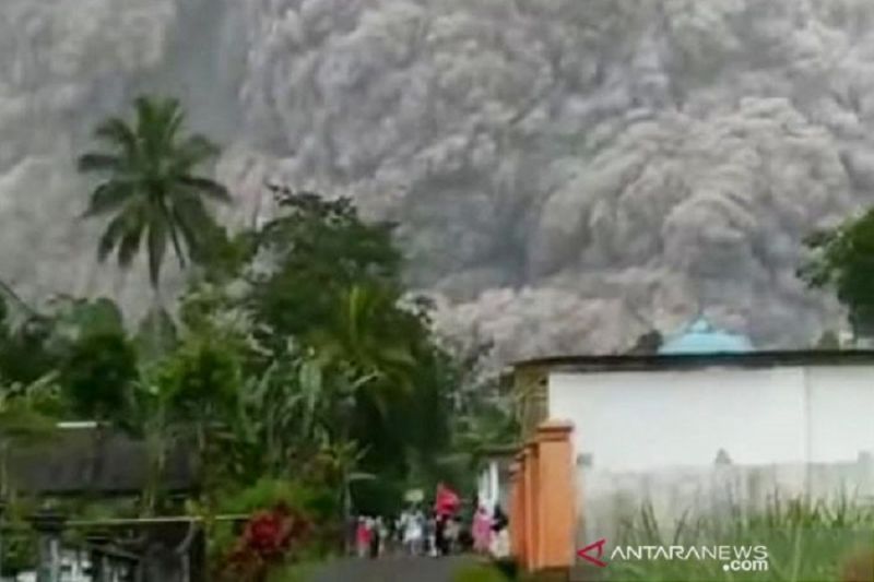  Satu Orang Meninggal Dunia Akibat Erupsi Gunung Semeru