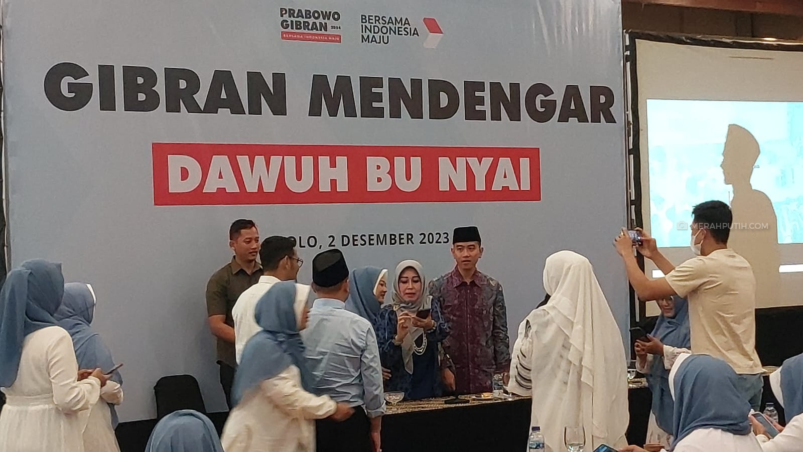 Kampanye Perdana di Solo, Gibran Hadiri Deklarasi Ibu Nyai Ponpes Dukung Prabowo