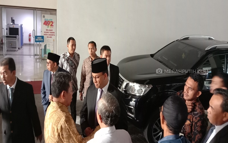 Hadiri Rapat Paripurna DPRD DKI, Anies Dihadang Sopir Angkot