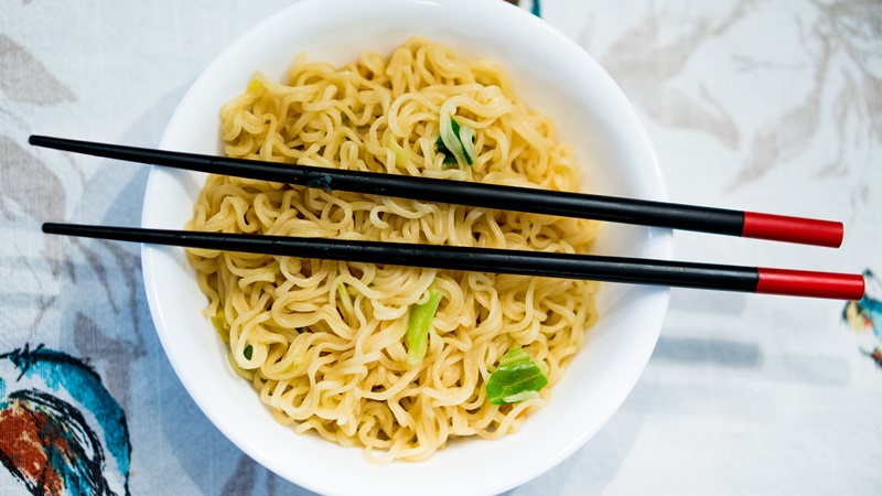 5 Alasan Penting Mengapa Kamu Harus Kurangi Makan Mi Instan