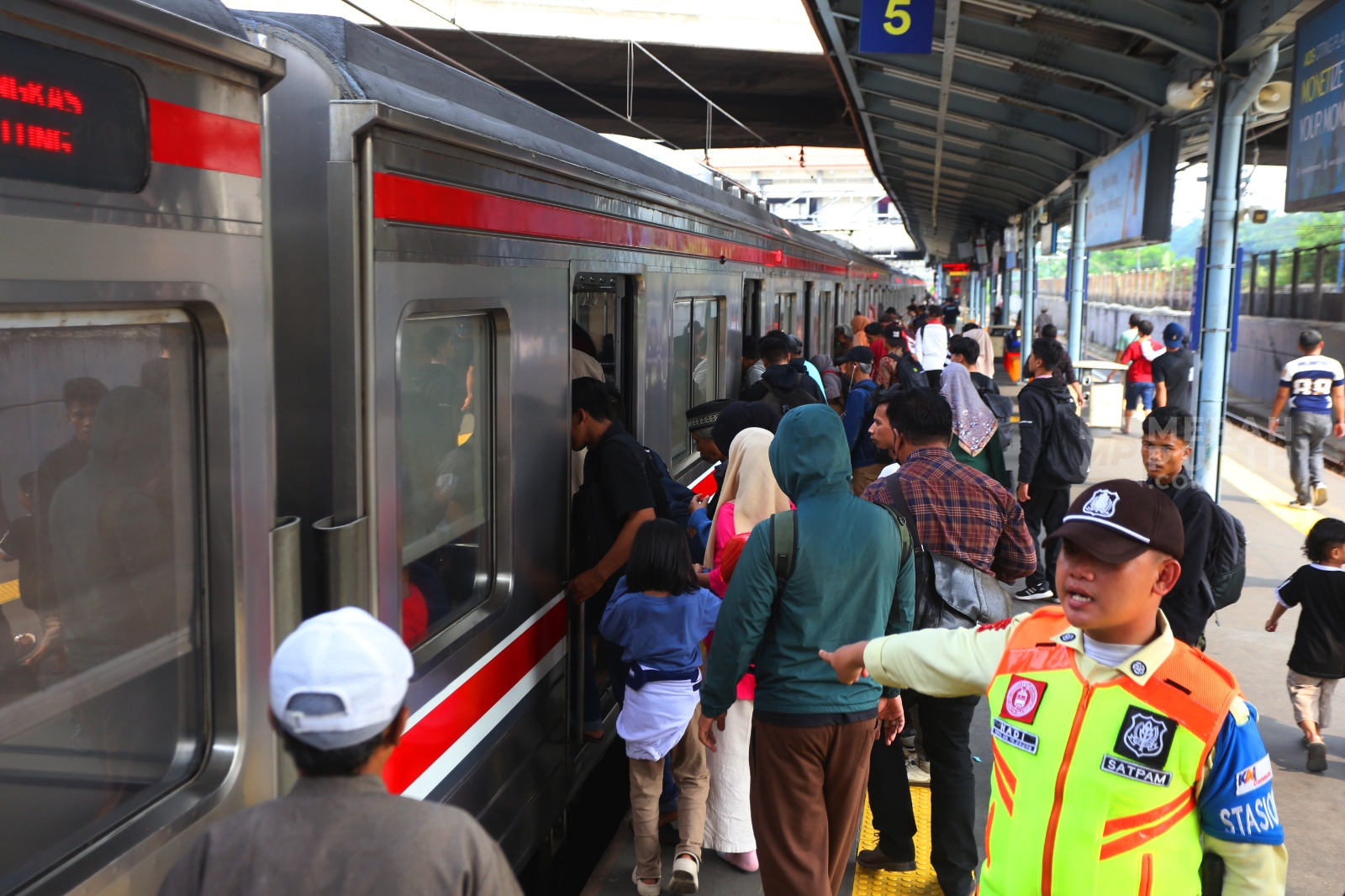 Pengguna KRL Commuter Line Jabodetabek Tembus 28,96 Juta hingga Mei 2026