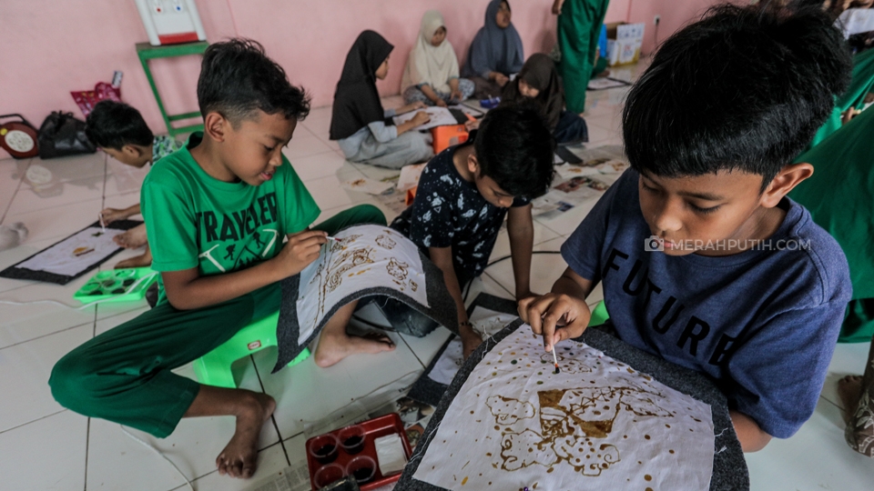 Foto: Belajar Membatik Sejak Usia Dini