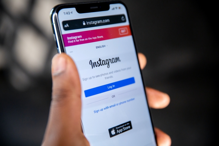 Secara garis besar tim instagram berfokus pada apa yang diminati saat ini. (Foto: Unsplash/solen feyissa)