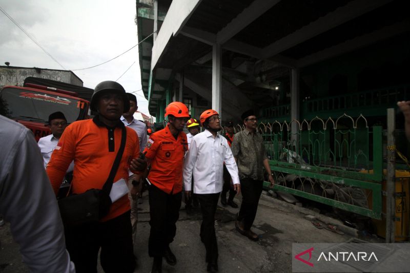 Tiga Orang Dilaporkan Meninggal Akibat Runtuhnya Bangunan Pondok Pesantren Al-Khoziny