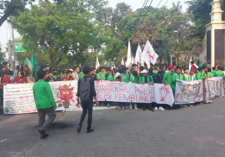 Mahasiswa Solo Desak Presiden Prabowo Rasakan Keresahan Warga, Jangan Bikin Kebijakan Merugikan