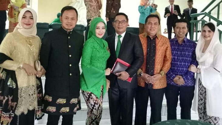 Serunya Arumi Bachsin dan Ridwan Kamil di Pesta Pernikahan Kahiyang-Bobby