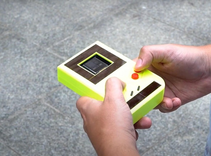 Tanpa Baterai, Game Boy ini Mati Setiap 10 Detik Sekali