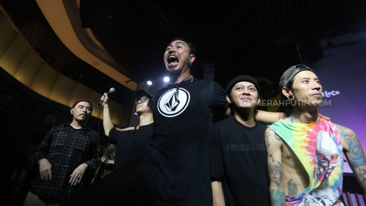 'A Journey Back HOME', Perayaan 20 Tahun Saint Loco Berjalan Intim