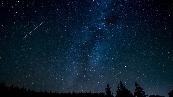 Komet C/2020 Melintas Bumi Mengejutkan Dunia Astronomi