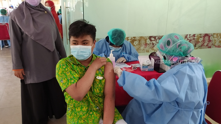   Kegiatan vaksinasi COVID-19 di kantor Bupati Sleman, Jalan Parasamya, DIY. (Foto: MP/Teresa Ika)