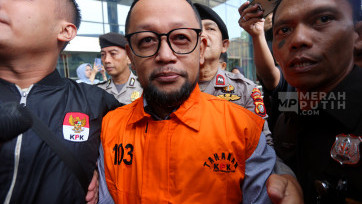 Pakai Rompi Oranye, KPK Resmi Tahan Ishfah Abidal Aziz alias Gus Alex, Eks Stafsus Menag Yaqut