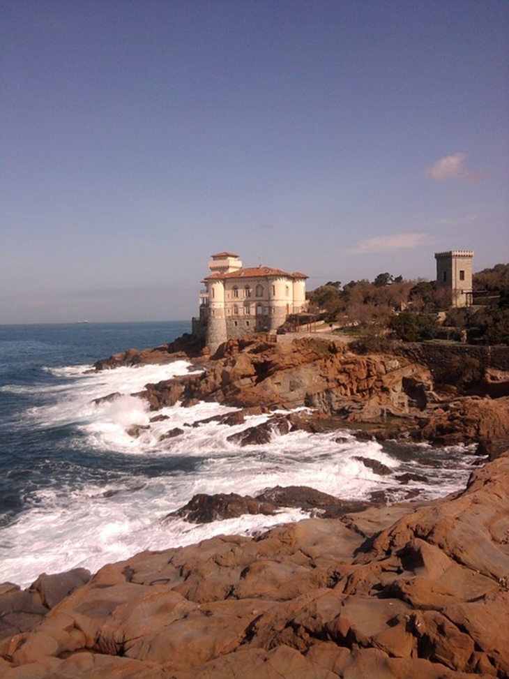 Relais Torre Mozza - Dimora d'Epoca awalnya merupakan gedung menara suar. (Foto: Pixabay/PublicDomainPictures)