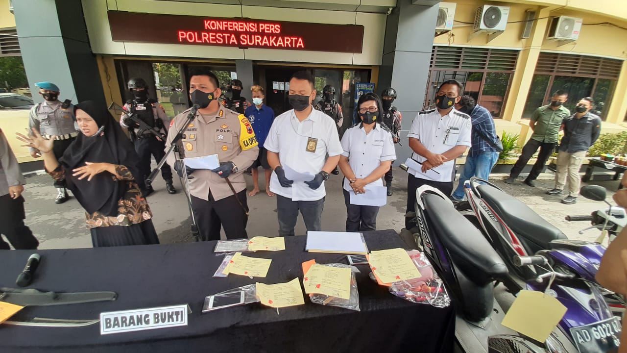Polresta Surakarta membongkar kasus prostitusi online anak dibawah umur, Rabu (10/3). (MP/Ismail)