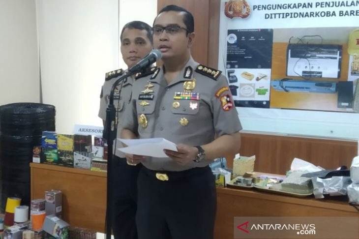 Kepala Bagian Penerangan Umum Polri Kombes Pol Asep Adisaputra (kanan). ANTARA/Anita Permata Dewi/pri. (ANTARA/Anita Permata Dewi)