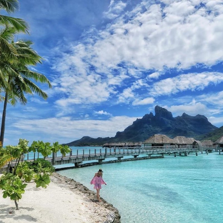 Four Seasons Resort Bora Bora termasuk paling mewah di dunia. (Foto: Instagram @spidala_faraway)