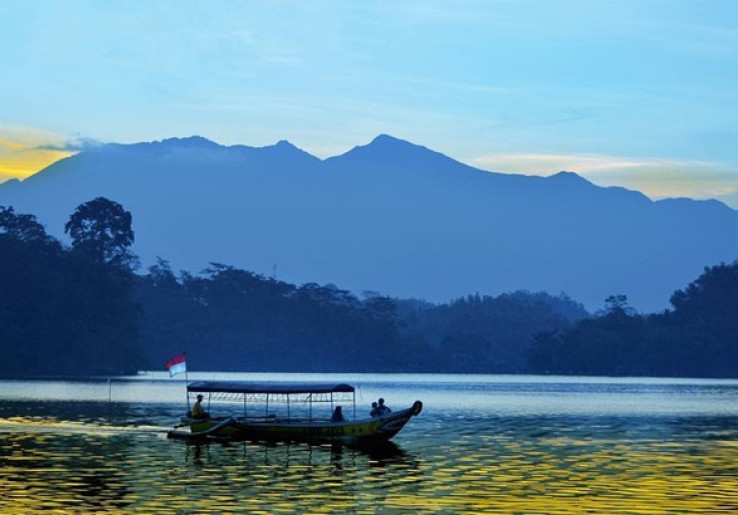Wisata Sore di Situ Gede Tasikmalaya