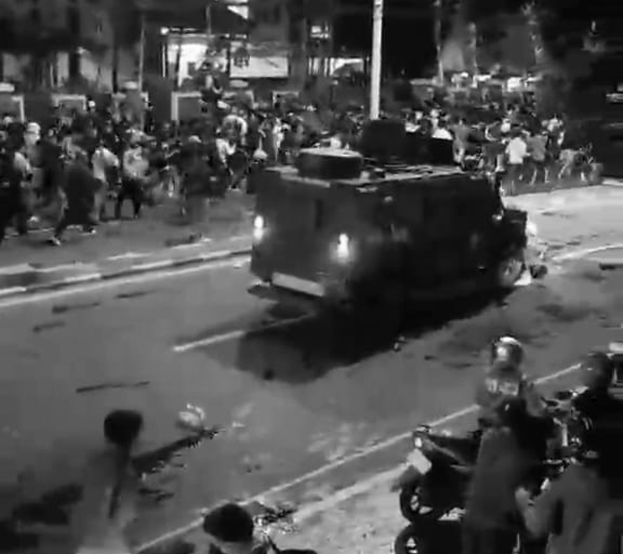Situasi Demo Terkini: Halte Transjakarta dan Gedung DPRD Makassar Dibakar Massa