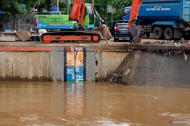 Tinggi Muka Air di Pintu Air Manggarai, Jakarta Selatan, Kamis (2/1/2019). (ANTARA/Ricky Prayoga)