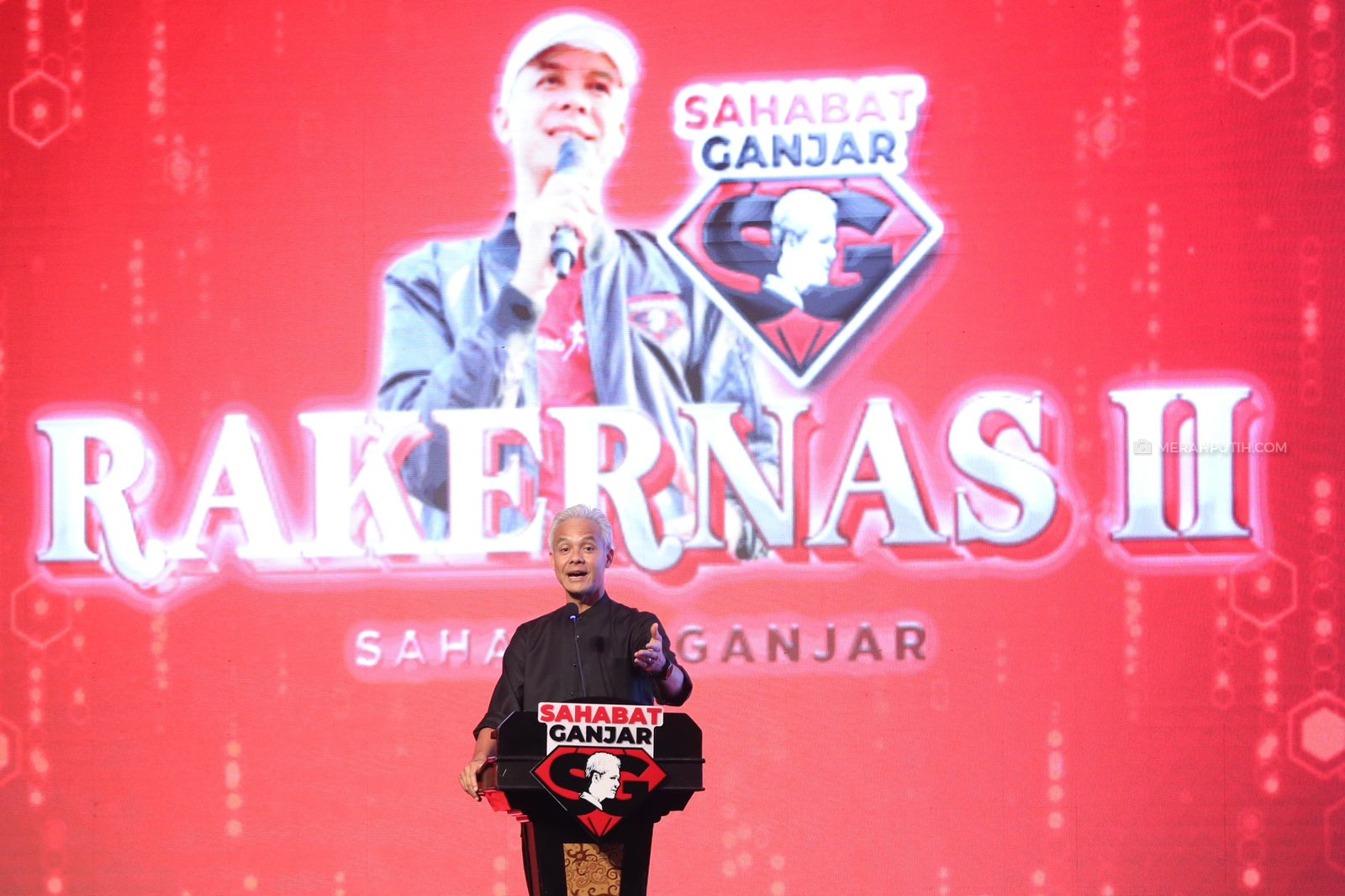 Ganjar Pranowo Ajak Relawan Perangi Hoaks Politik