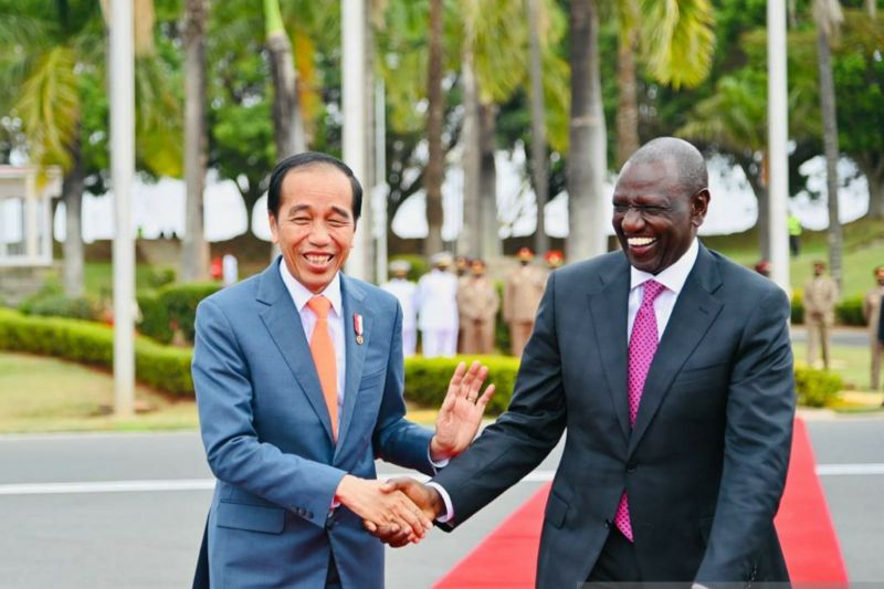 Jokowi Berkelakar Minta Presiden Kenya Tinggal Sebulan di Indonesia